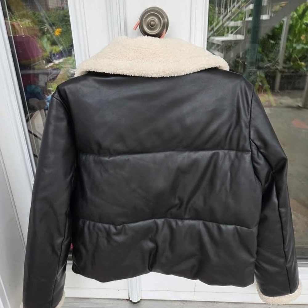 Levi's Women's Black Puffer Jacket with Cream Collar - Picture 3 of 3